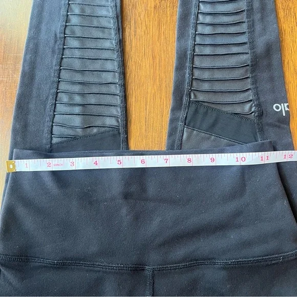 Alo Moto Leggings Black assuming XS/S - Used Condition - Picture 3 of 5